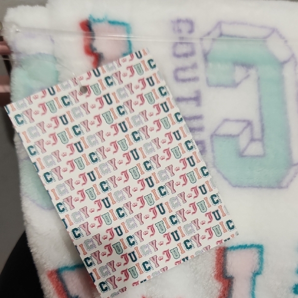 🔹️Juicy Couture🔹️ Multicolor "Juicy In Caps "Blanket Throw - Picture 4 of 6